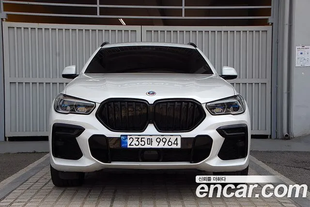 BMW X6 M50i