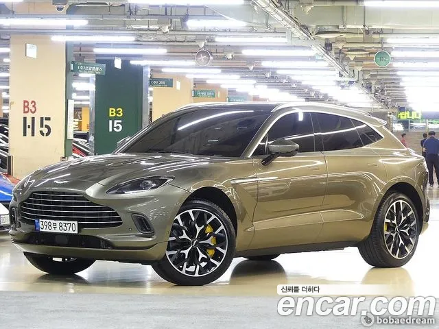 Aston Martin DBX 4.0 V8