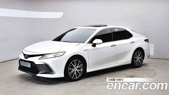 Toyota Camry 2.5 XLE Hybrid