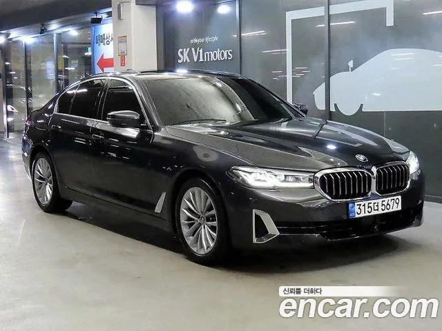 BMW 5-Series 520i Luxury