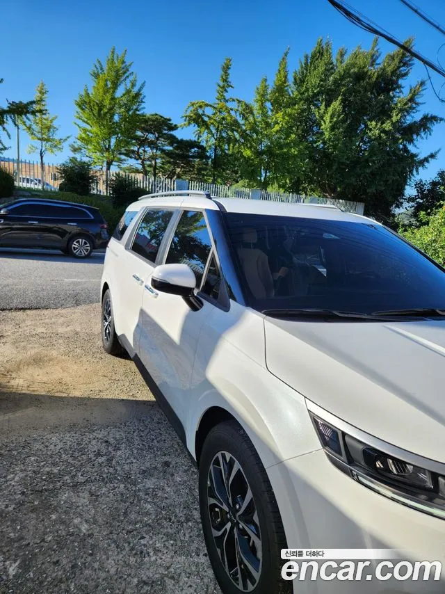 Kia Carnival Gasoline 9-Seater Prestige