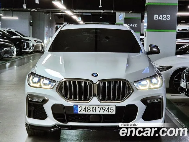 BMW X6 M50i