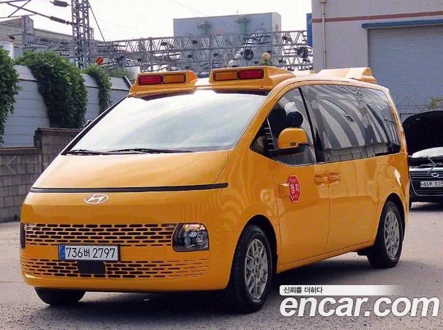 Hyundai Staria 11-Seater