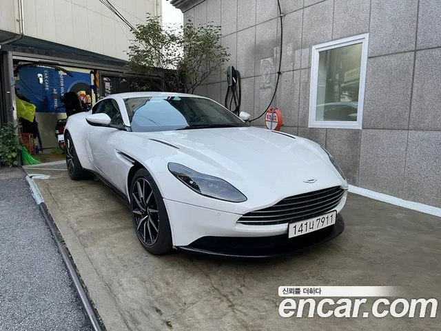 Aston Martin DB11 4.0 V8 Coupe