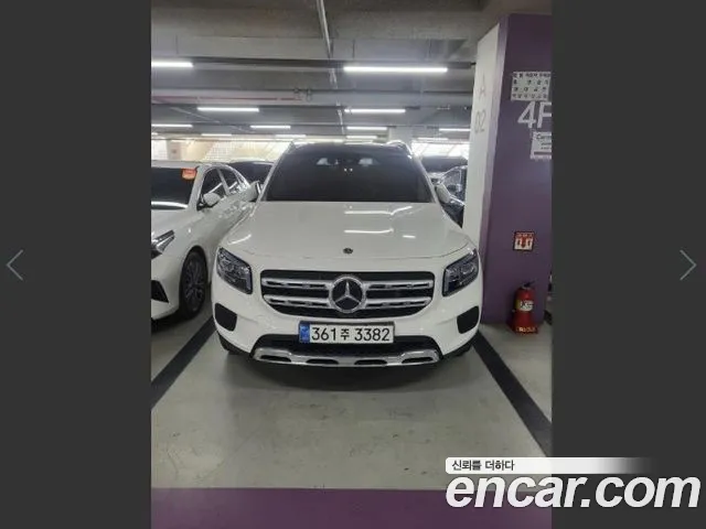 Mercedes-Benz GLB-Class GLB220