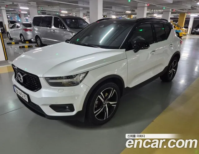 Volvo XC40 B4 R-Design