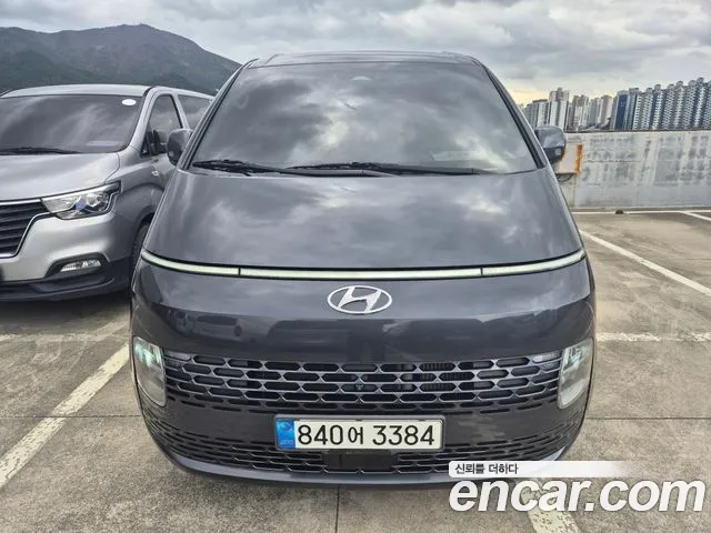 Hyundai Staria Modern