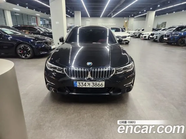 BMW 3-Series 320i Luxury