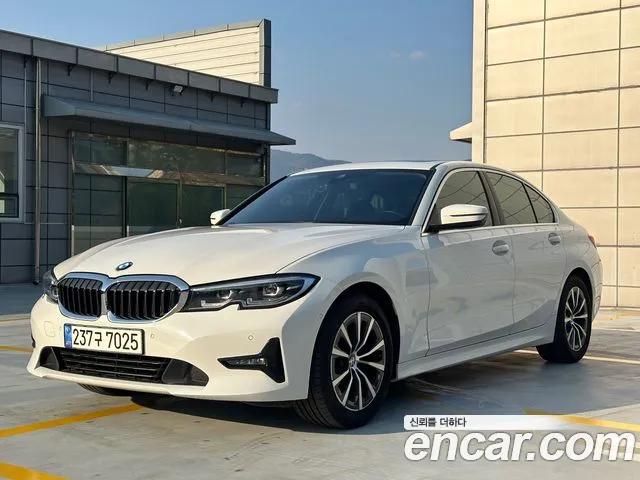 BMW 3-Series 320i