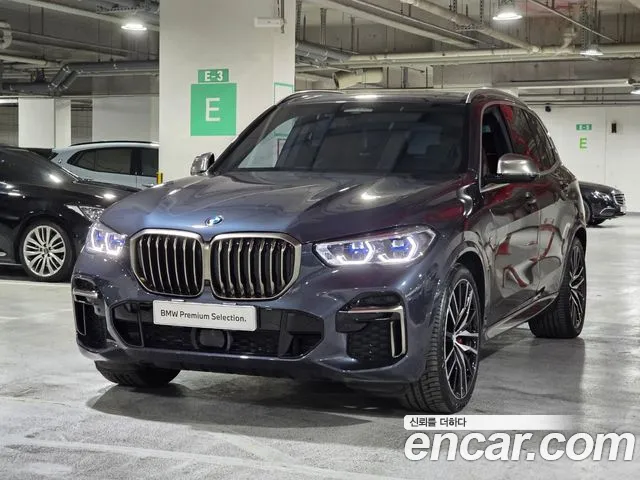 BMW X5 M50i