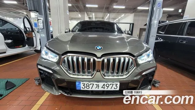 BMW X6 M50i