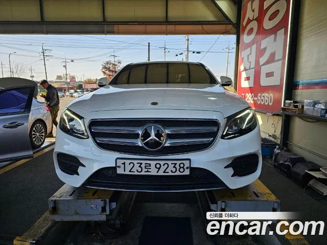 Mercedes-Benz E-Class E300 4MATIC AMG Line