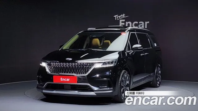 Kia Carnival 9-Seater Noblesse