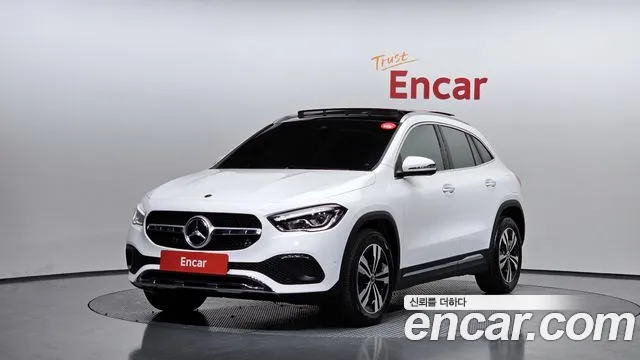 Mercedes-Benz GLA-Class GLA220