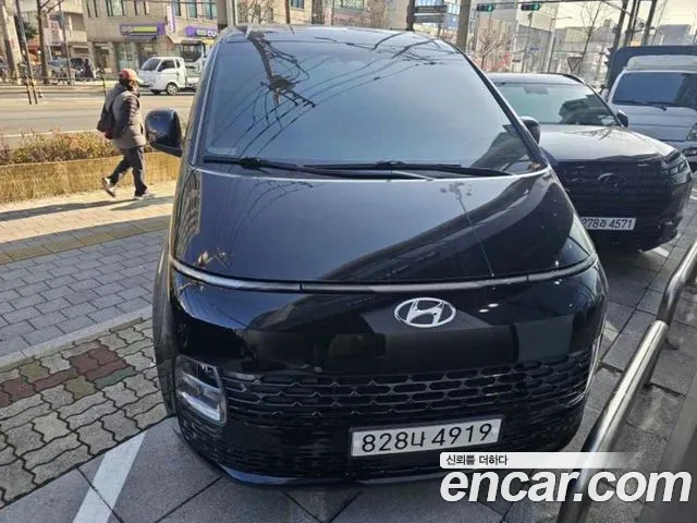 Hyundai Staria Modern