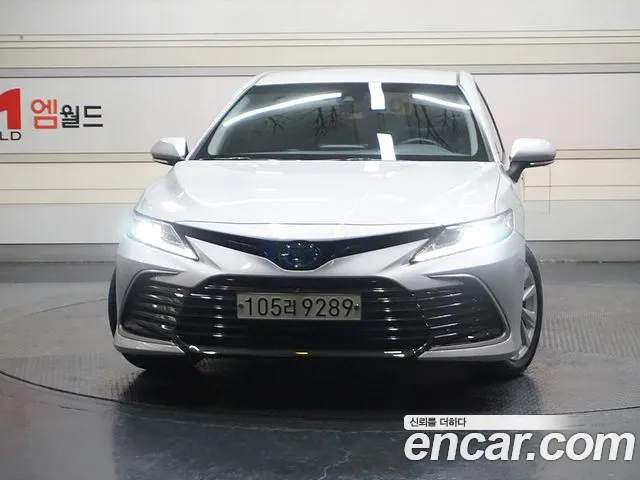 Toyota Camry 2.5 LE Hybrid