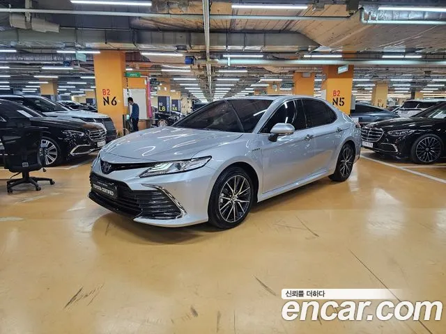 Toyota Camry 2.5 XLE Hybrid