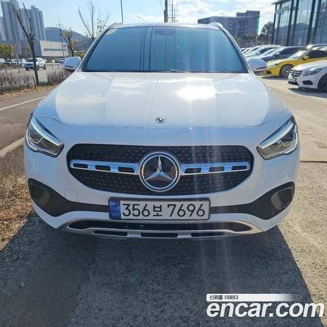 Mercedes-Benz GLA-Class GLA220