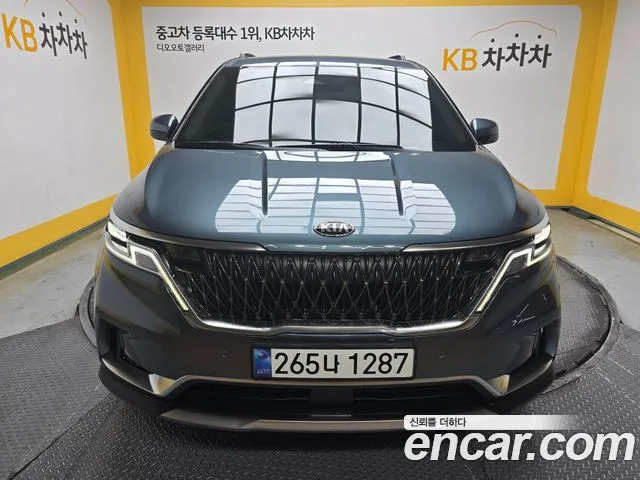 Kia Carnival 9-Seater Noblesse