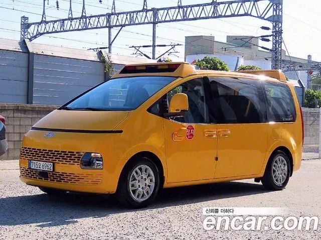 Hyundai Staria 15-Seater