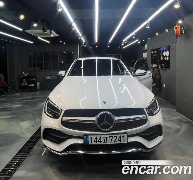 Mercedes-Benz GLC-Class GLC300e 4MATIC Coupe