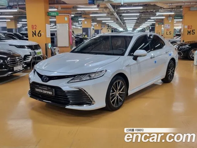 Toyota Camry 2.5 XLE Hybrid