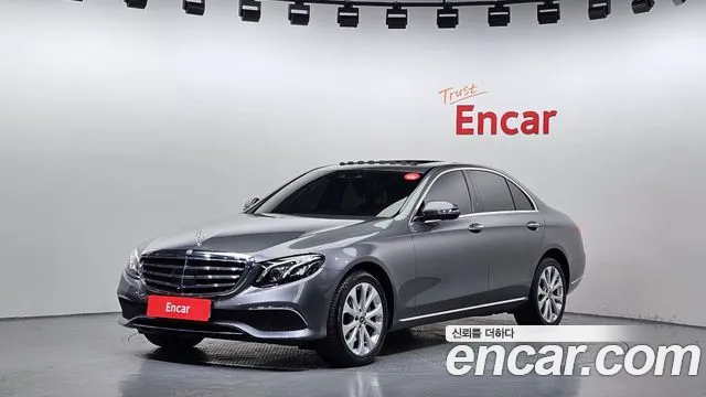 Mercedes-Benz E-Class E300 4MATIC Exclusive