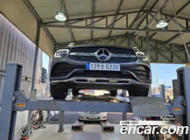 Mercedes-Benz GLC-Class GLC300e 4MATIC